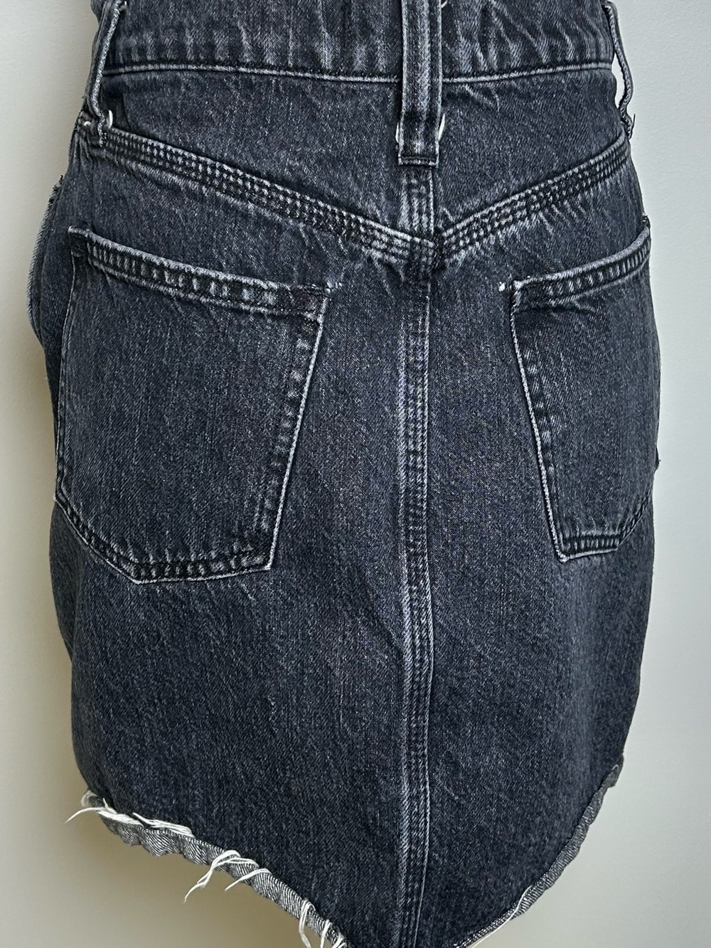 Madewell Black Wash Denim Mini Skirt size 26 raw hem high rise jean skirt - Picture 3 of 10